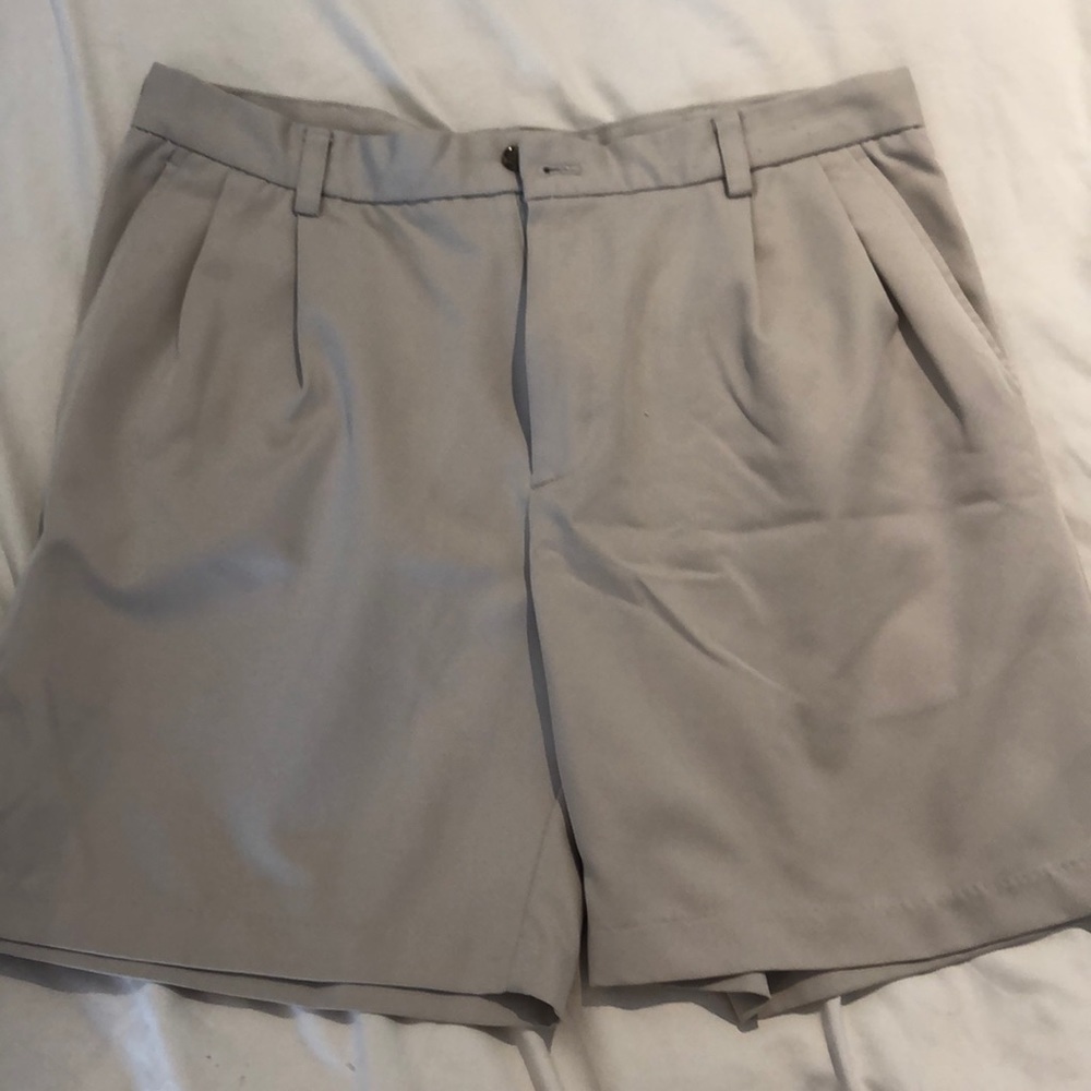 Izod tan shorts